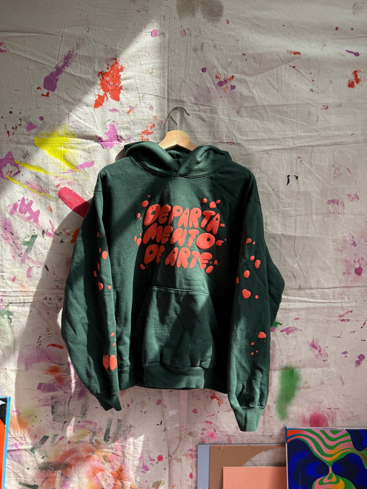 MBC DEPT. DE ARTE | HOODIE